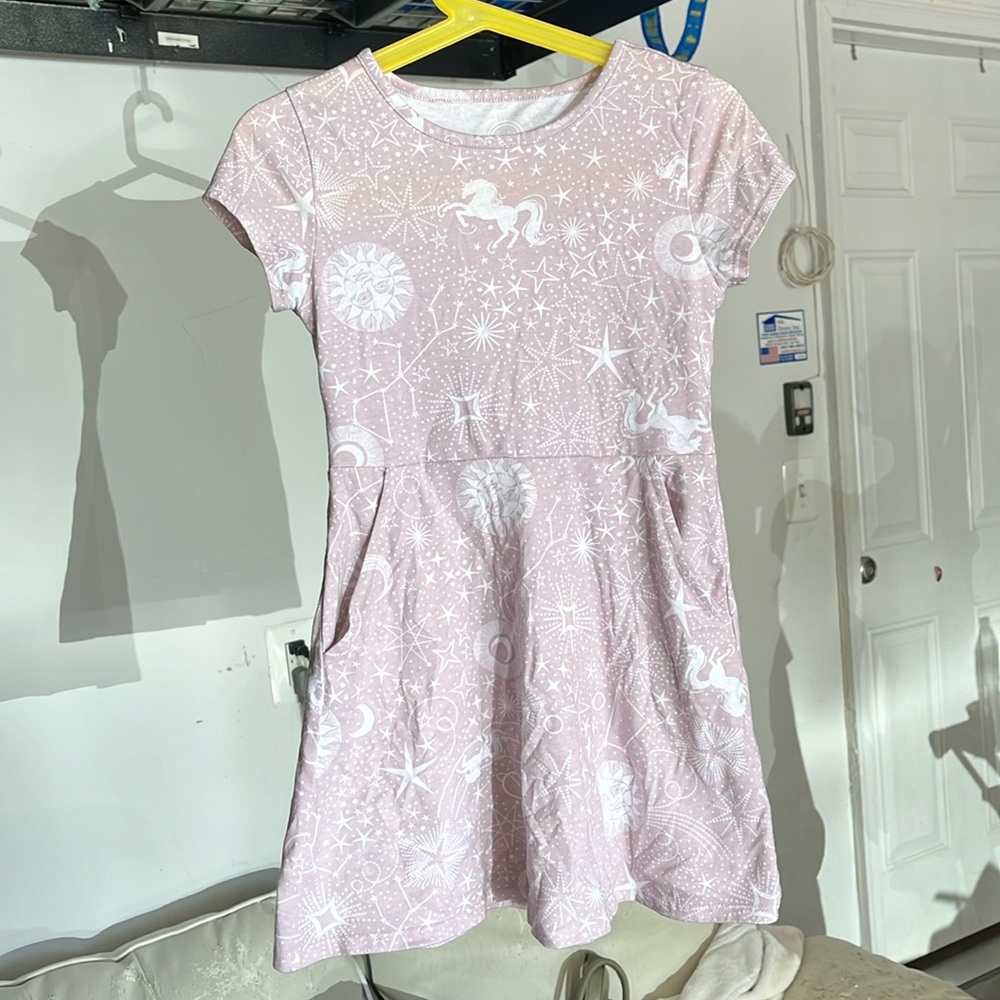 Girls dress. Size 5T. Very good condition.